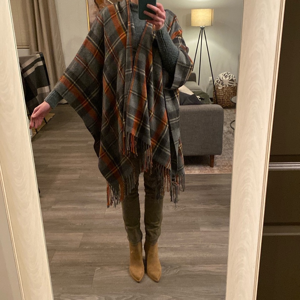 Gray and rust plaid wool wrap - Picture 4 of 5